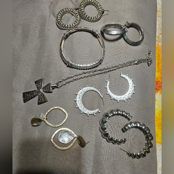 9 Piece Jewerly Pac - Picture 1 of 2